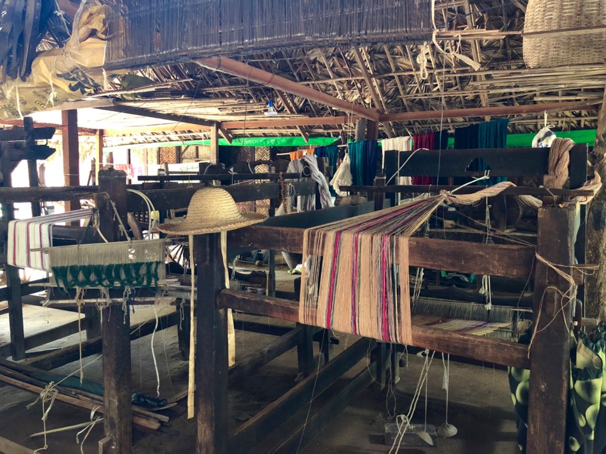 ミンナントゥー村

織物で有名な村で
ミャンマーの民族衣装のロンジーがたく...