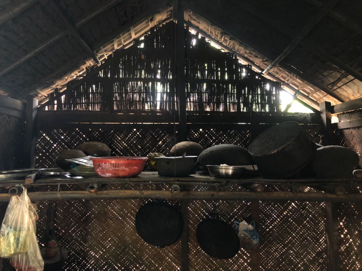 ミンナントゥー村

ちょうど夕飯の準備中だったので
ミャンマーの家庭の台所...