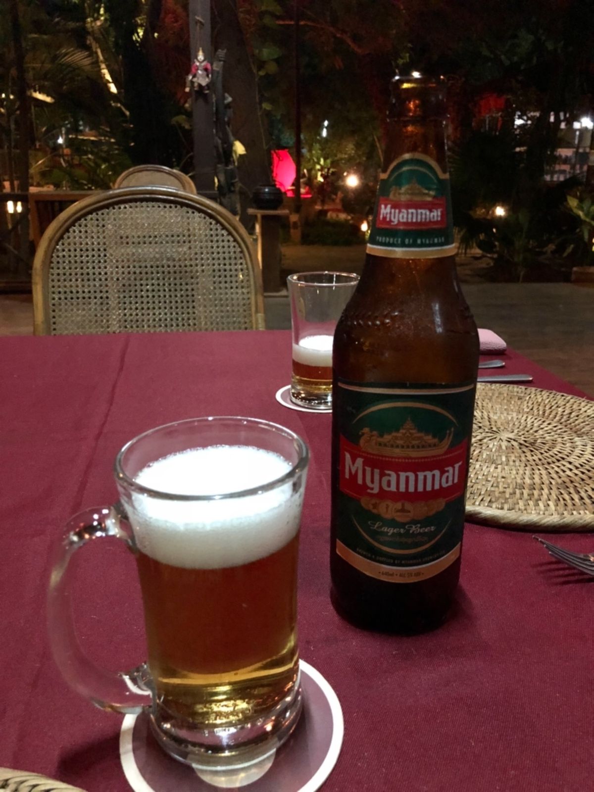 Sarabha Restaurant

美味しそうに見えるけど
味は微妙だ...