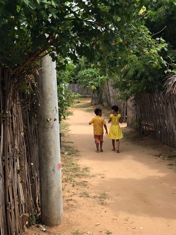 ミャンマー・ヤンゴン「ミャンマーの民族衣装ロンジーを楽しんだ旅」の写真：村の中の時間はなんだからゆっくりで
ほっ...