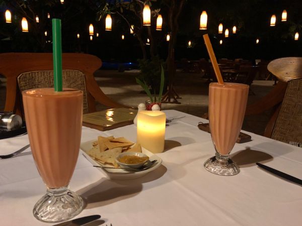 ミャンマー・ヤンゴン「ミャンマーの民族衣装ロンジーを楽しんだ旅」の写真：ザ ホテル@タラバー ゲートのレストラン...