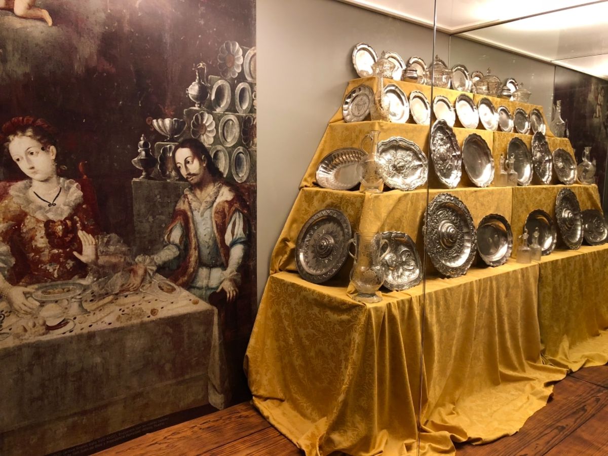 フランツ・マイヤー博物館

影が白壁にいくつも連なってアートのように見える...