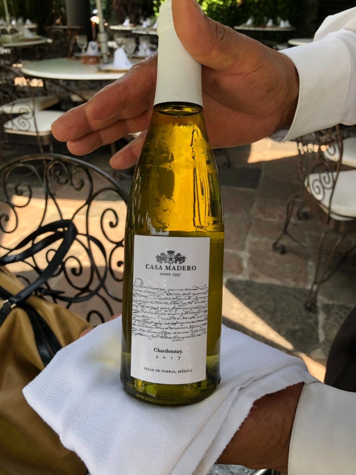 Las Mañanitasのランチ

お食事スペースは庭のテラス
スタッフ...