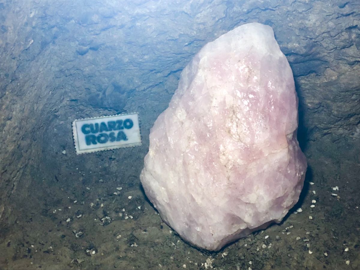 Mina Prehispánica de Taxco

鉱山の中の様子と
...