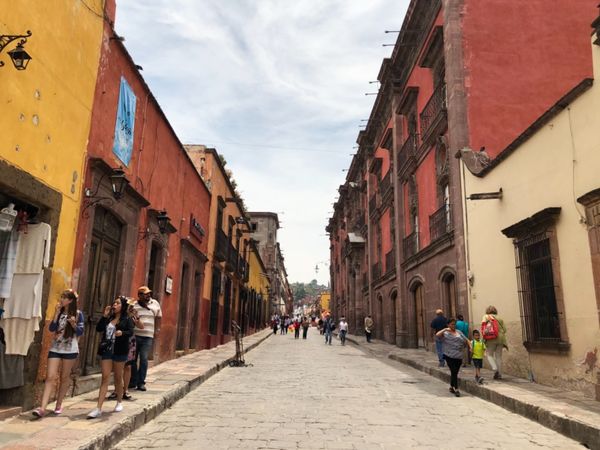 メキシコ・グアナファト「メキシコシティの周辺都市へ！！」の写真：サンミゲルデアジェンデの中心のあたり
こ...