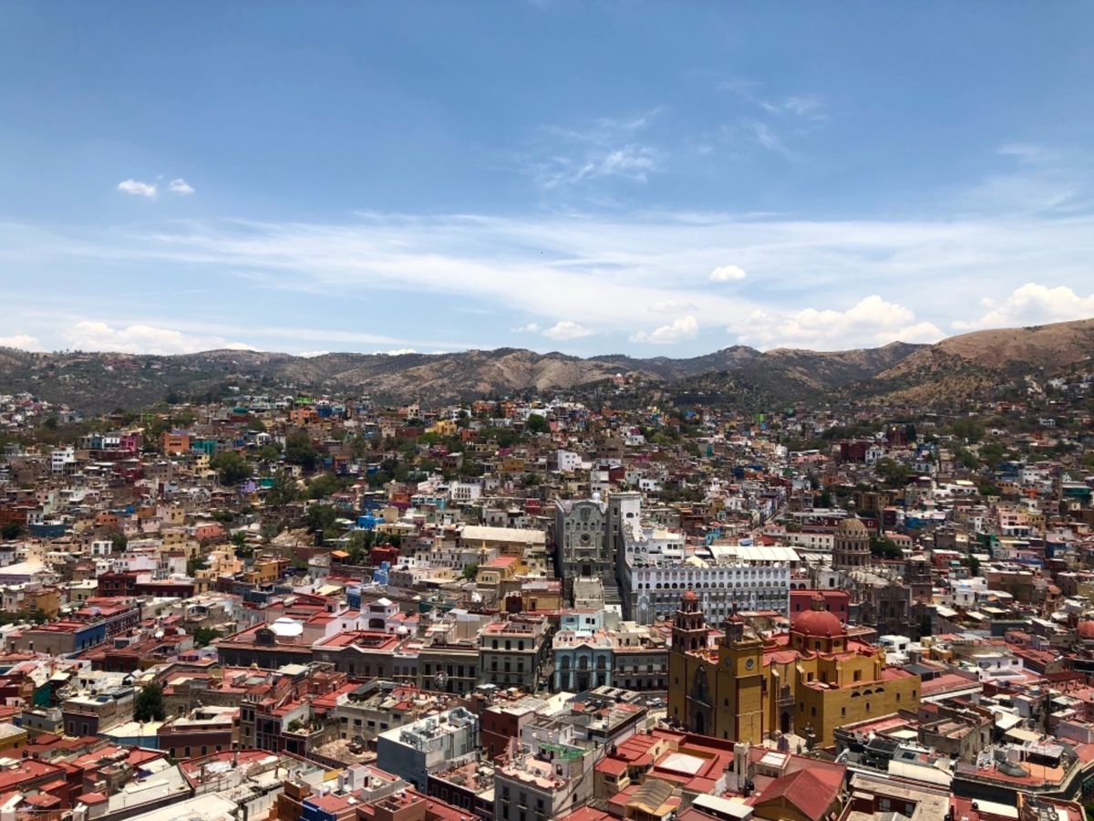 グアナファトで泊まった宿は広くて可愛らしくて
景色もめっちゃいいし
宿のオ...