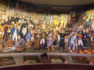 Chapultepec Castle

黄色の壁の展示室って珍しい！
けど...