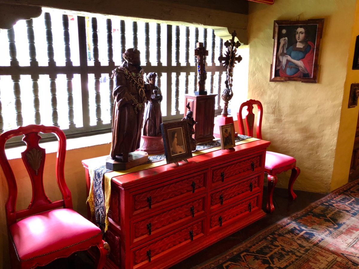 Robert Brady Museum
カッコいい寝室！
ベルトの飾り方可...