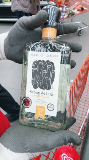 家に帰る時におつかい頼まれて
スーパーでメスカルを探してたんだけど
なかな...