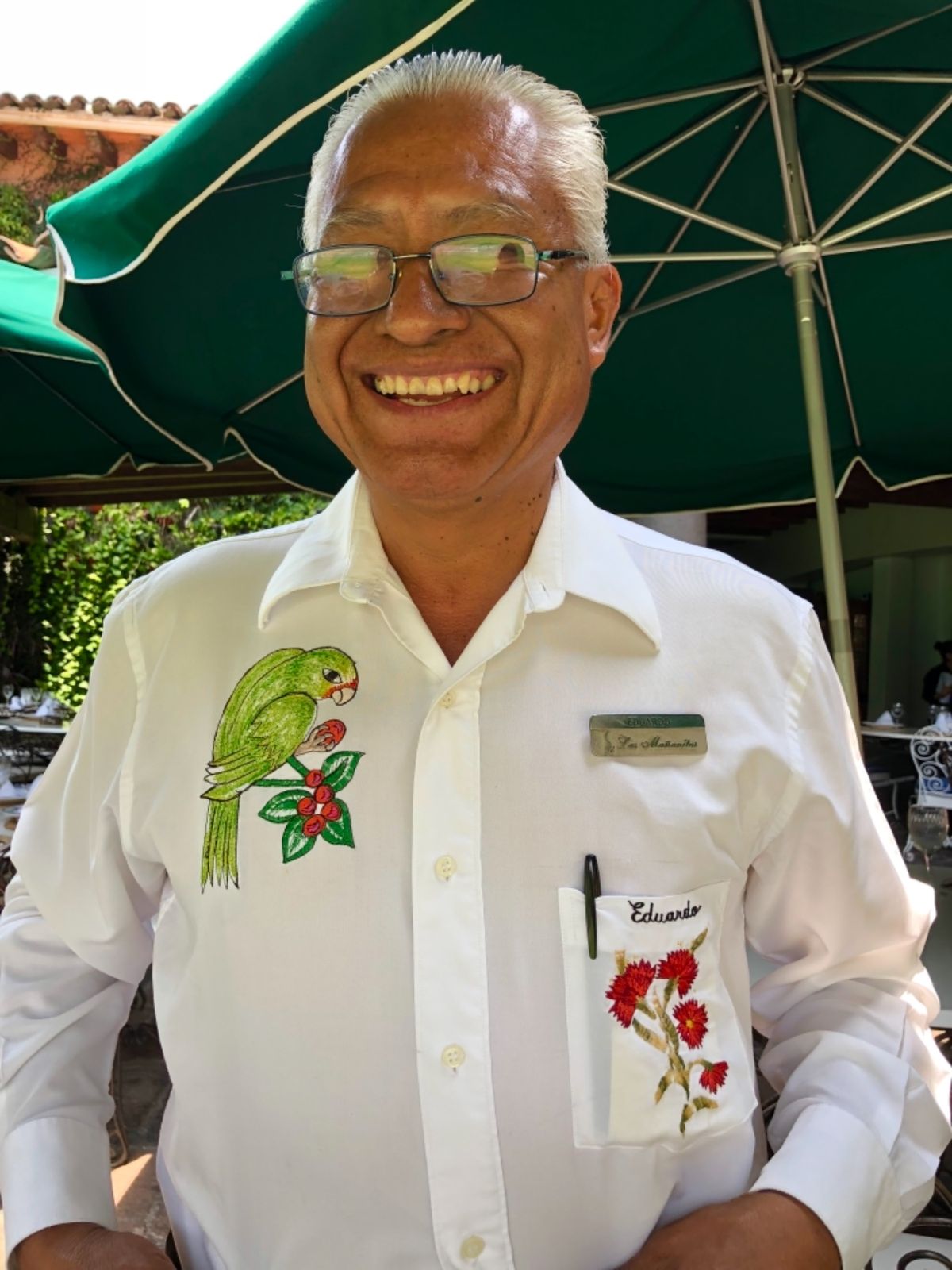 Las Mañanitasのランチ

お食事スペースは庭のテラス
スタッフ...