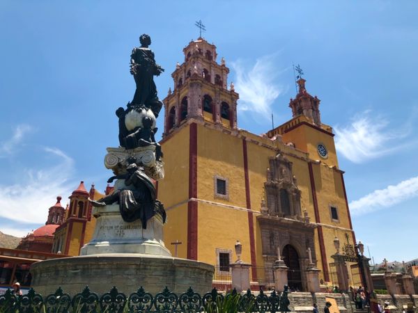 メキシコ・グアナファト「メキシコシティの周辺都市へ！！」の写真：グアナファトの街並み
2枚目は銀鉱山道跡...