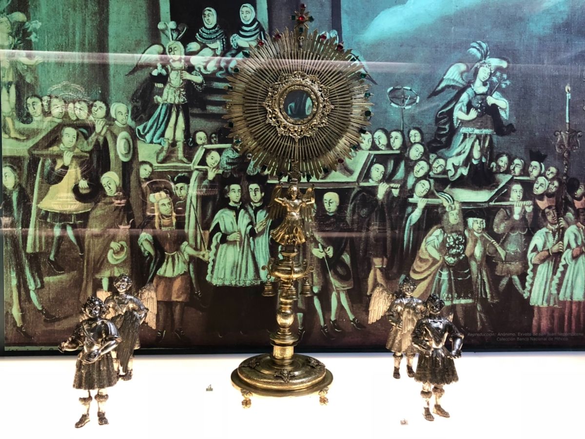 フランツ・マイヤー博物館

影が白壁にいくつも連なってアートのように見える...