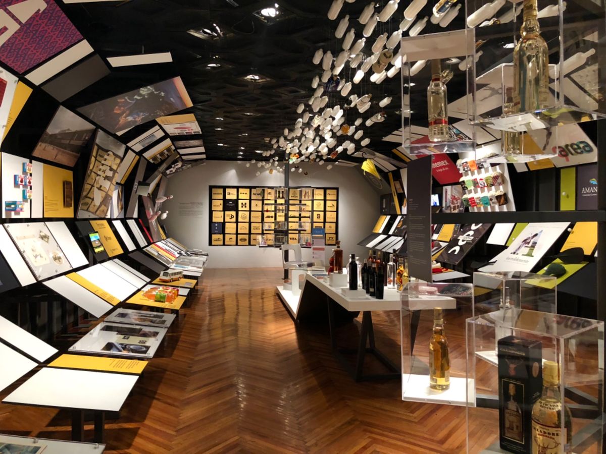 フランツ・マイヤー博物館

このコーナーは近未来みたいな展示でカッコよかっ...