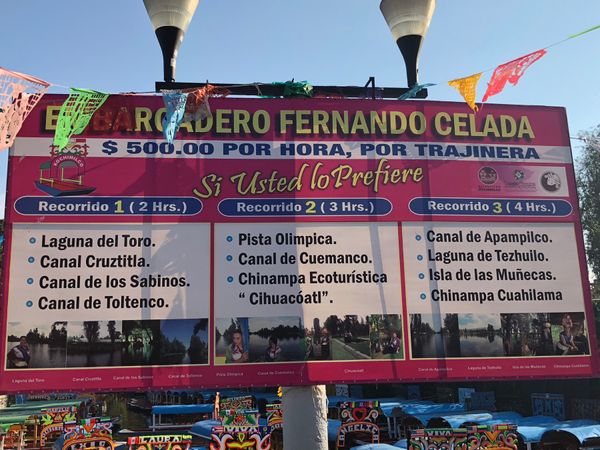 メキシコ・グアナファト「メキシコシティの周辺都市へ！！」の写真：ソチミルコの人形島への舟乗り場
エンジン...