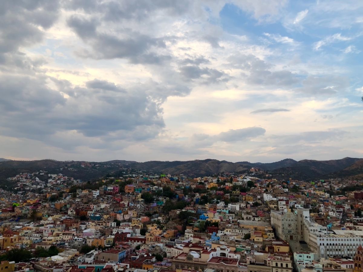 夕方になりだんだんと夜景が目立ってくる
グアナファトの眺め

ロープウェイ...