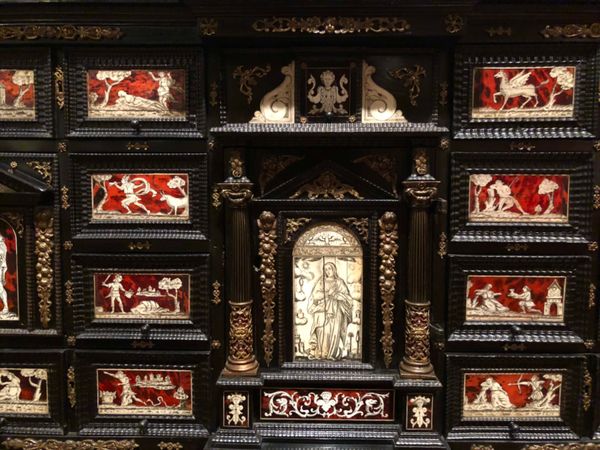 メキシコ・グアナファト「メキシコシティの周辺都市へ！！」の写真：フランツ・マイヤー博物館

細かい装飾が...