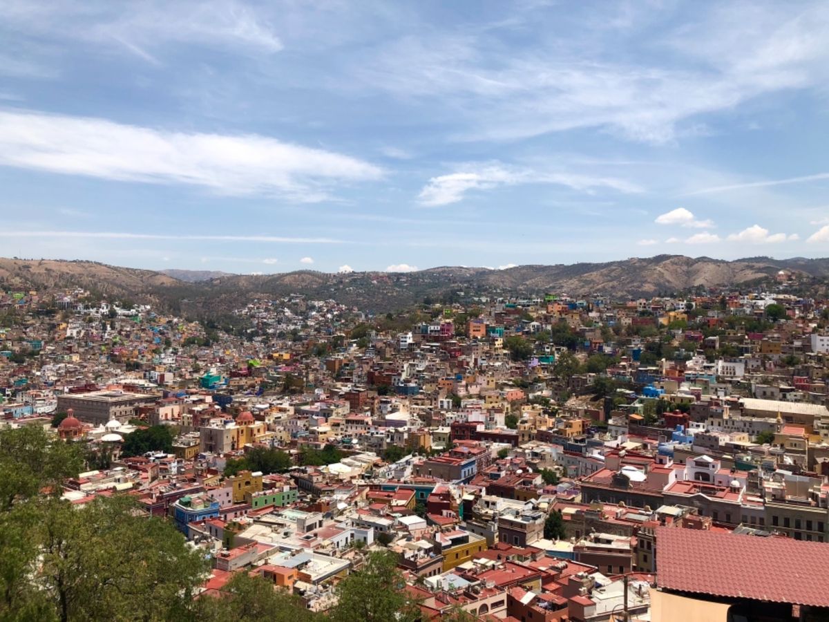 グアナファトで泊まった宿は広くて可愛らしくて
景色もめっちゃいいし
宿のオ...