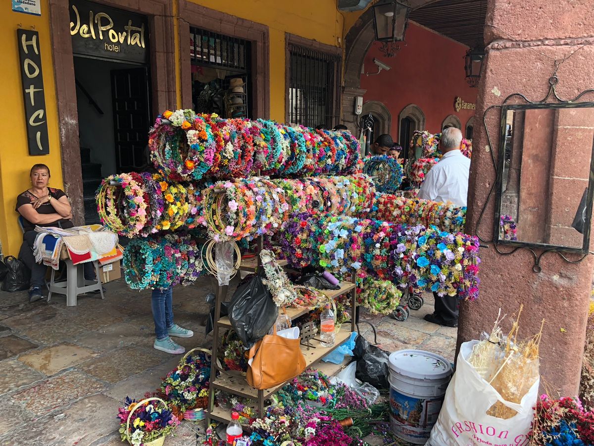 サンミゲルデアジェンデのスタバは
イエローで可愛くてオシャレだった！！
テ...