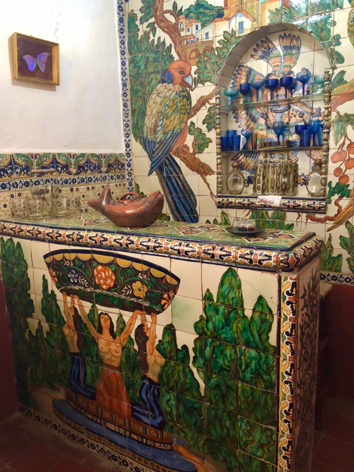 Museo Casa Figueroa

キッチンにはタラバラ焼とカラフル...