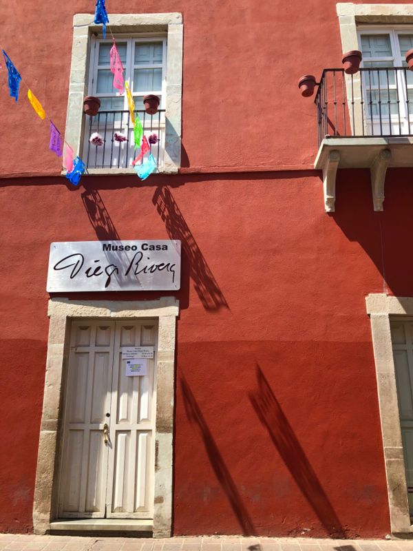 メキシコ・グアナファト「メキシコシティの周辺都市へ！！」の写真：ディエゴの家は残念ながら閉まってた

カ...