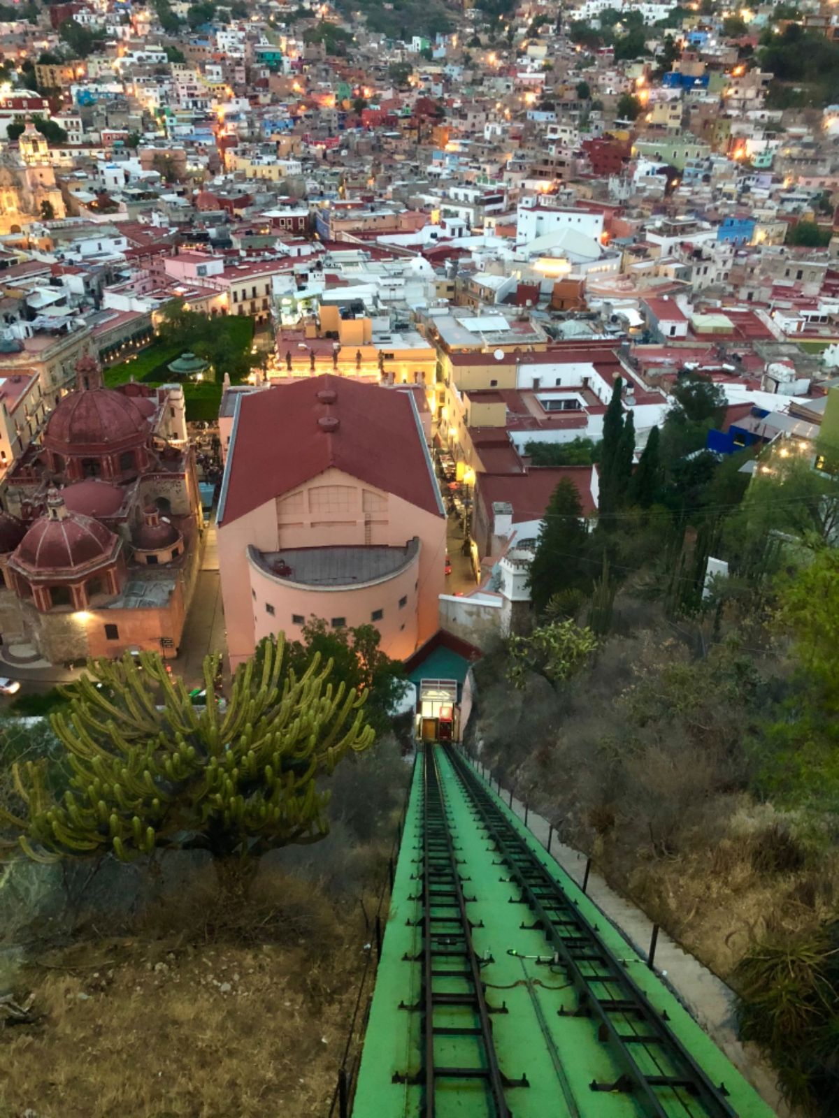 夕方になりだんだんと夜景が目立ってくる
グアナファトの眺め

ロープウェイ...