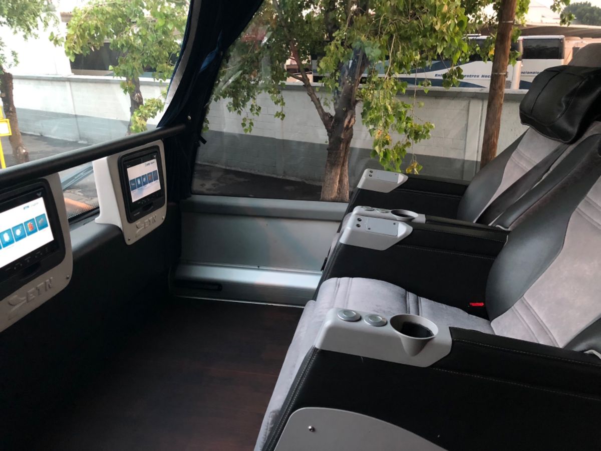 Autobuses del Norte

メキシコのバスはめっちゃ広くてリ...