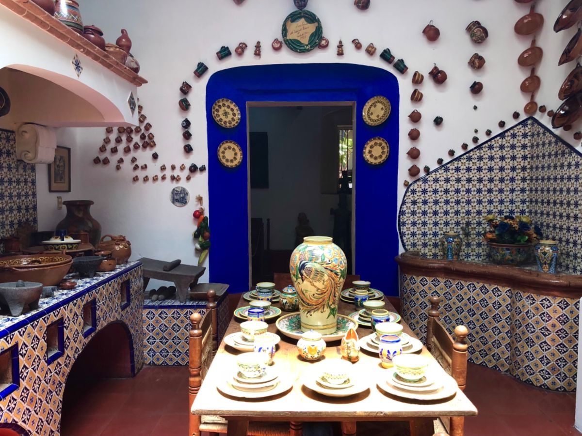 Museo Casa Figueroa

キッチンにはタラバラ焼とカラフル...