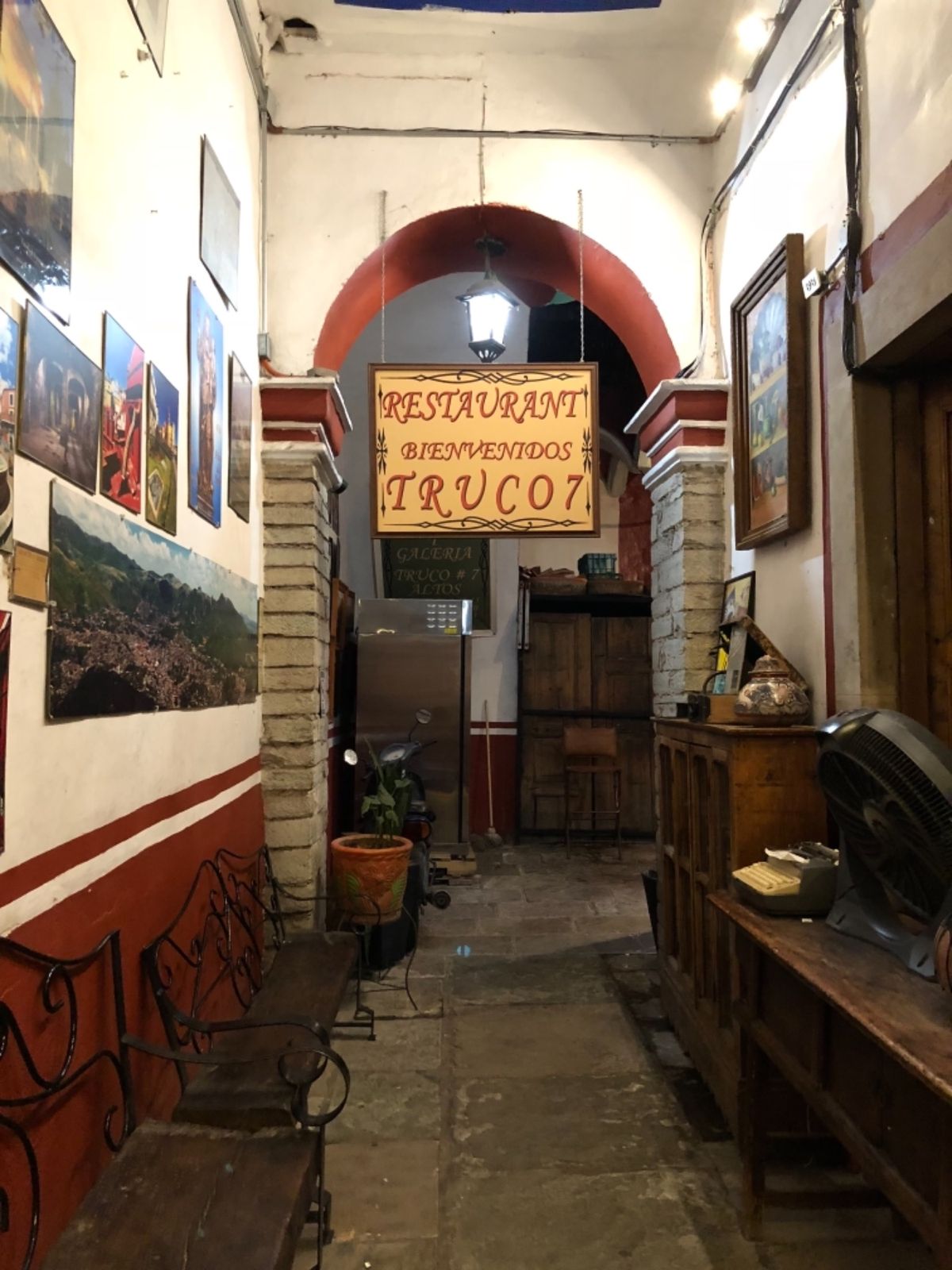 TRUCO7

宿のおじさんに勧められたレストラン
このお店、店内のインテ...
