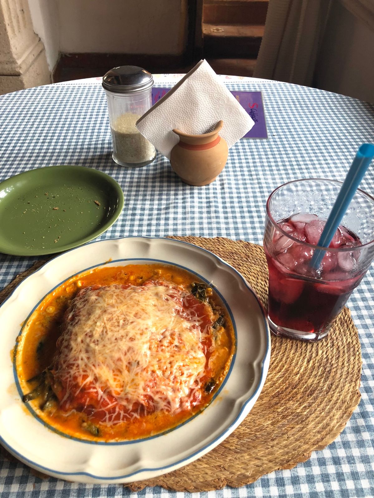 S caffecito

タスコの坂道に早々に疲れてしまい入ったカフェが
...