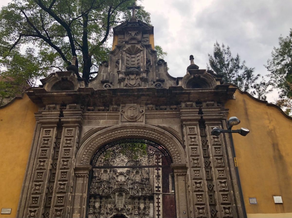 メキシコシティの街並みあれこれ

メキシコシティはかなり大きいので
街歩き...