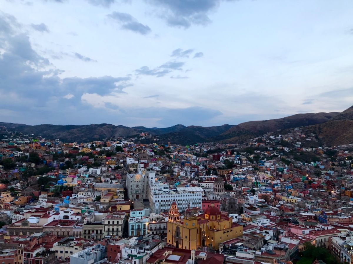 夕方になりだんだんと夜景が目立ってくる
グアナファトの眺め

ロープウェイ...