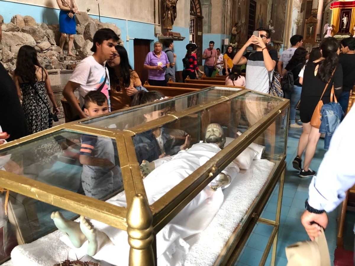 サン・ミゲル・アルカンヘル教会の中は激混みだった〜💦