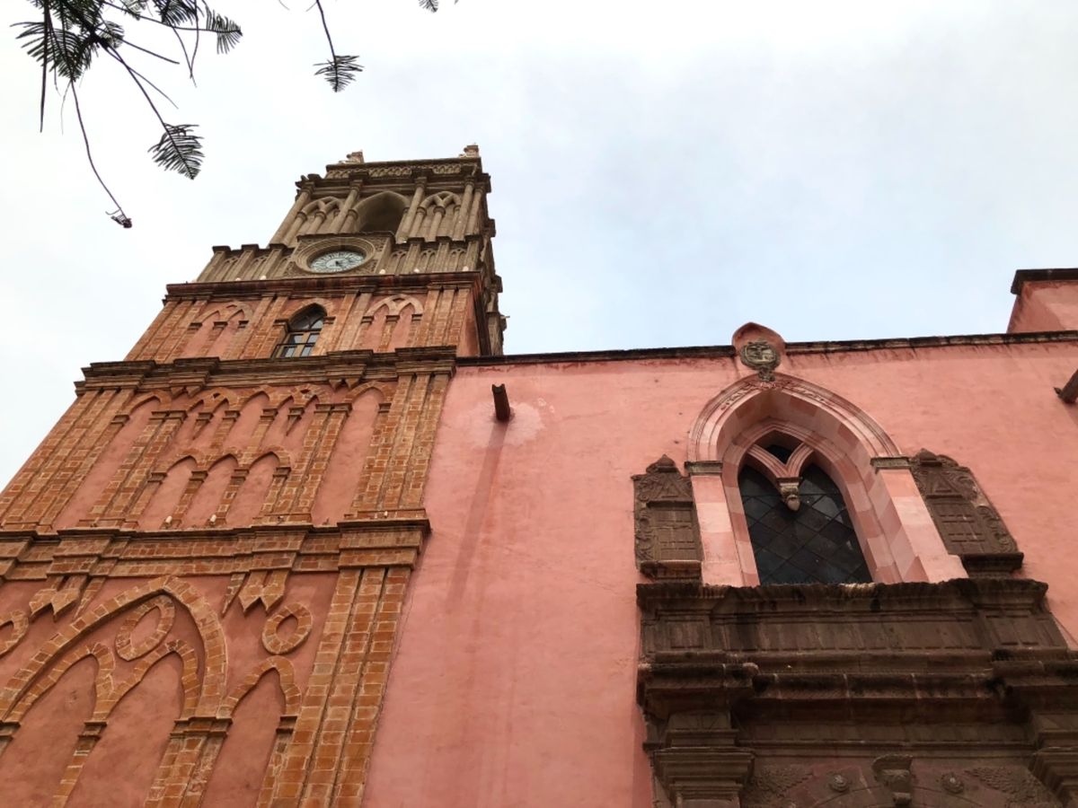 サン・ミゲル・アルカンヘル教会の中は激混みだった〜💦