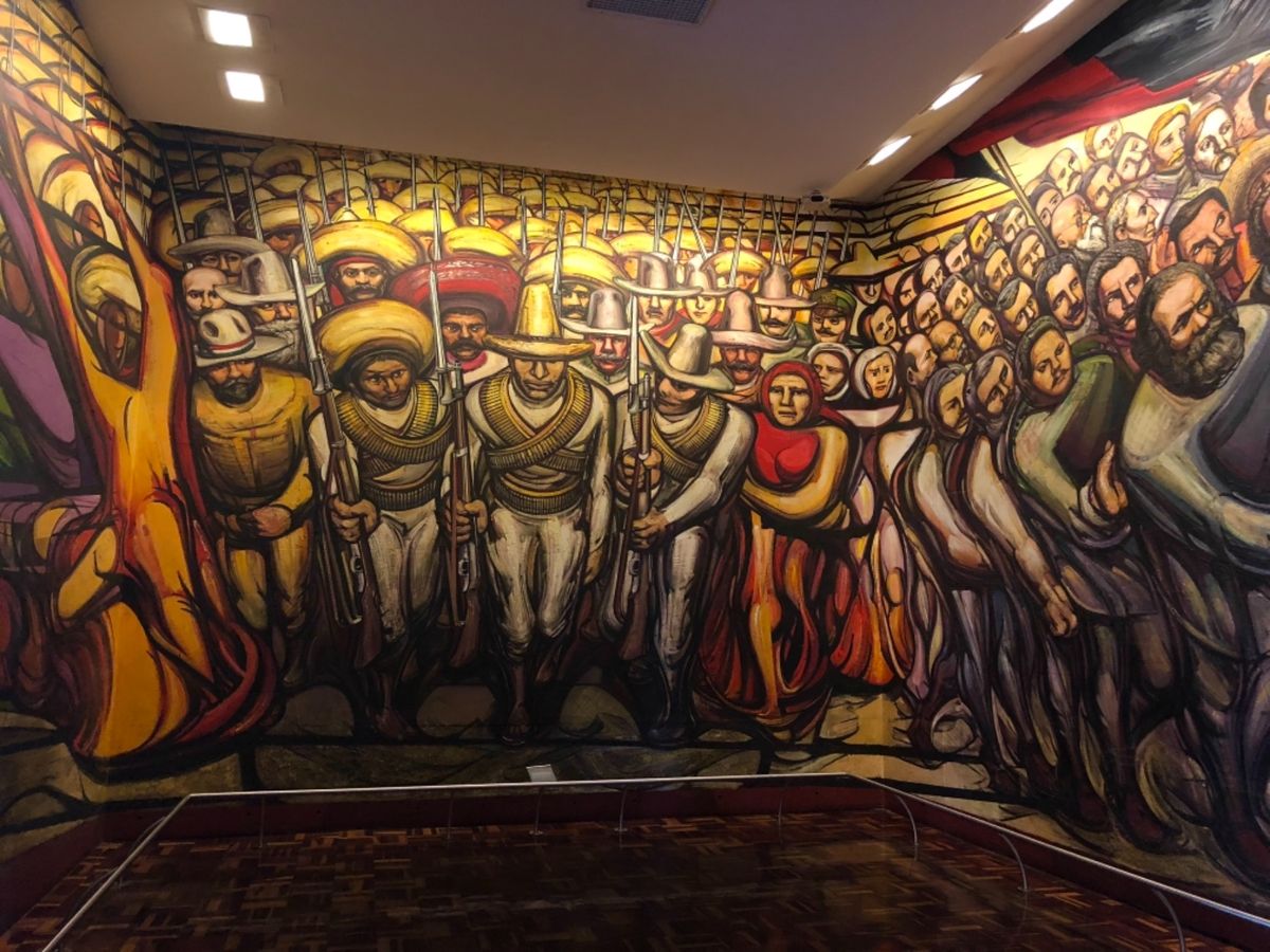 Chapultepec Castle

鳥さん達のお皿で作られた
鳥を形ど...