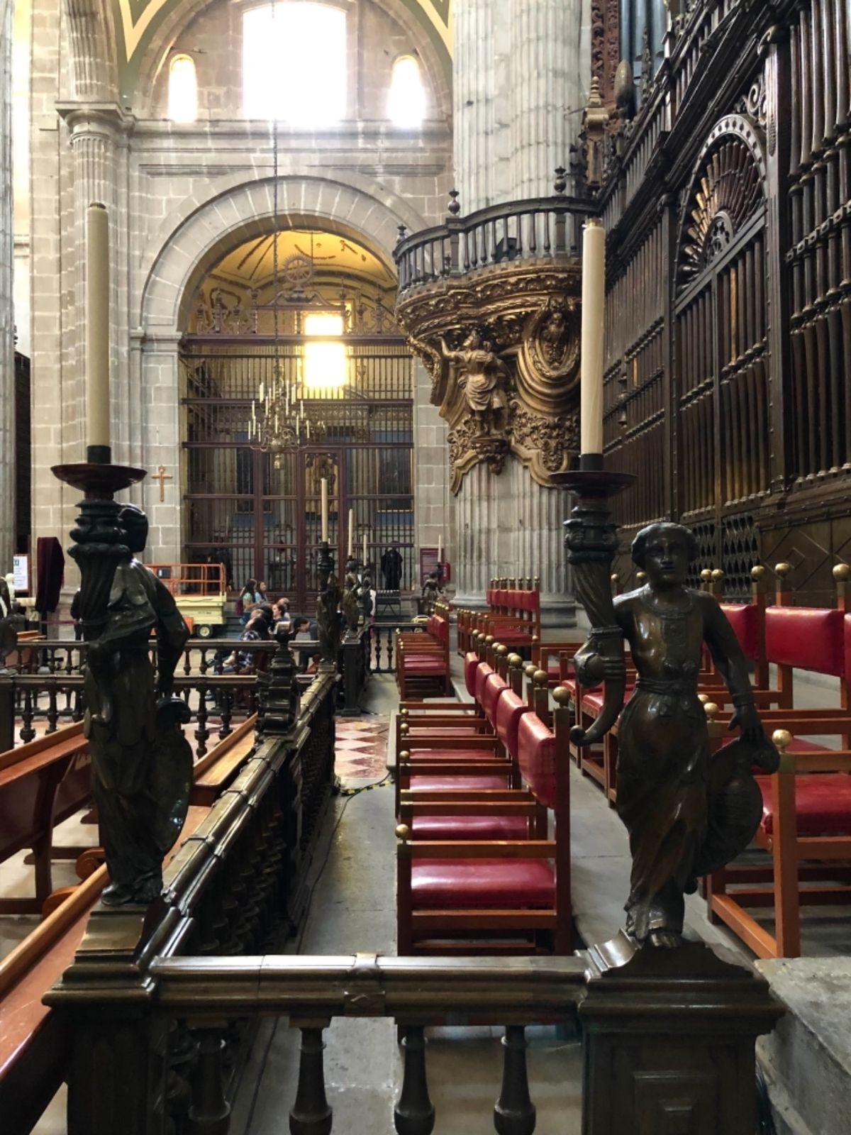 メトロポリタン大聖堂

中の装飾は迫力がすごい！
一つ一つの装飾が美しい