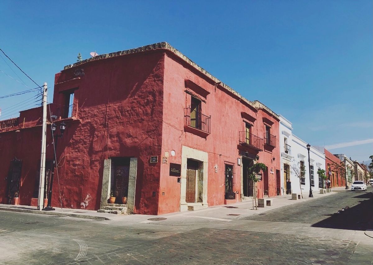 オアハカの街並みも可愛い😍
メキシコは元気になるカラフルな建物多くてお散歩...