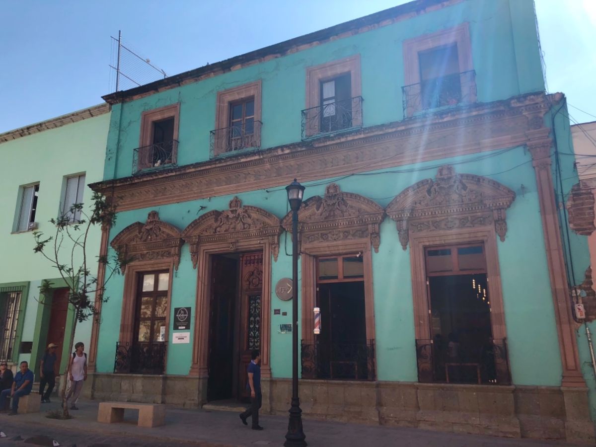 オアハカの街並みも可愛い😍
メキシコは元気になるカラフルな建物多くてお散歩...
