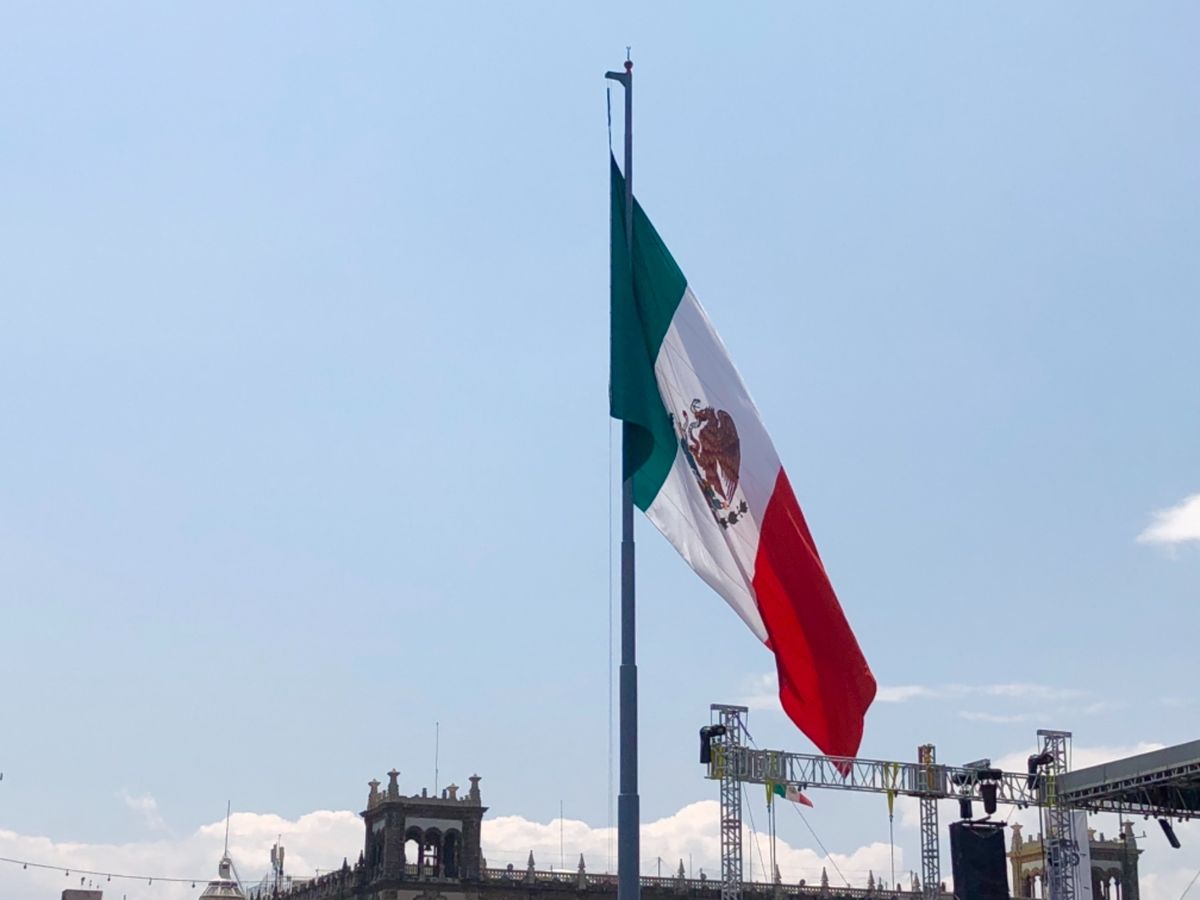 ソカロ周辺を街歩き
ソカロは観光客で溢れてるけど
実はそこから何本か北の通...