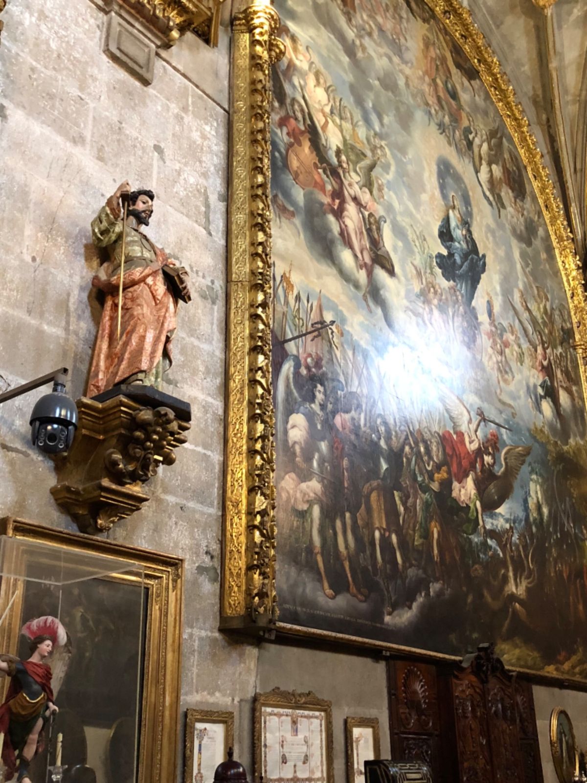 メトロポリタン大聖堂は絵画も見応え十分