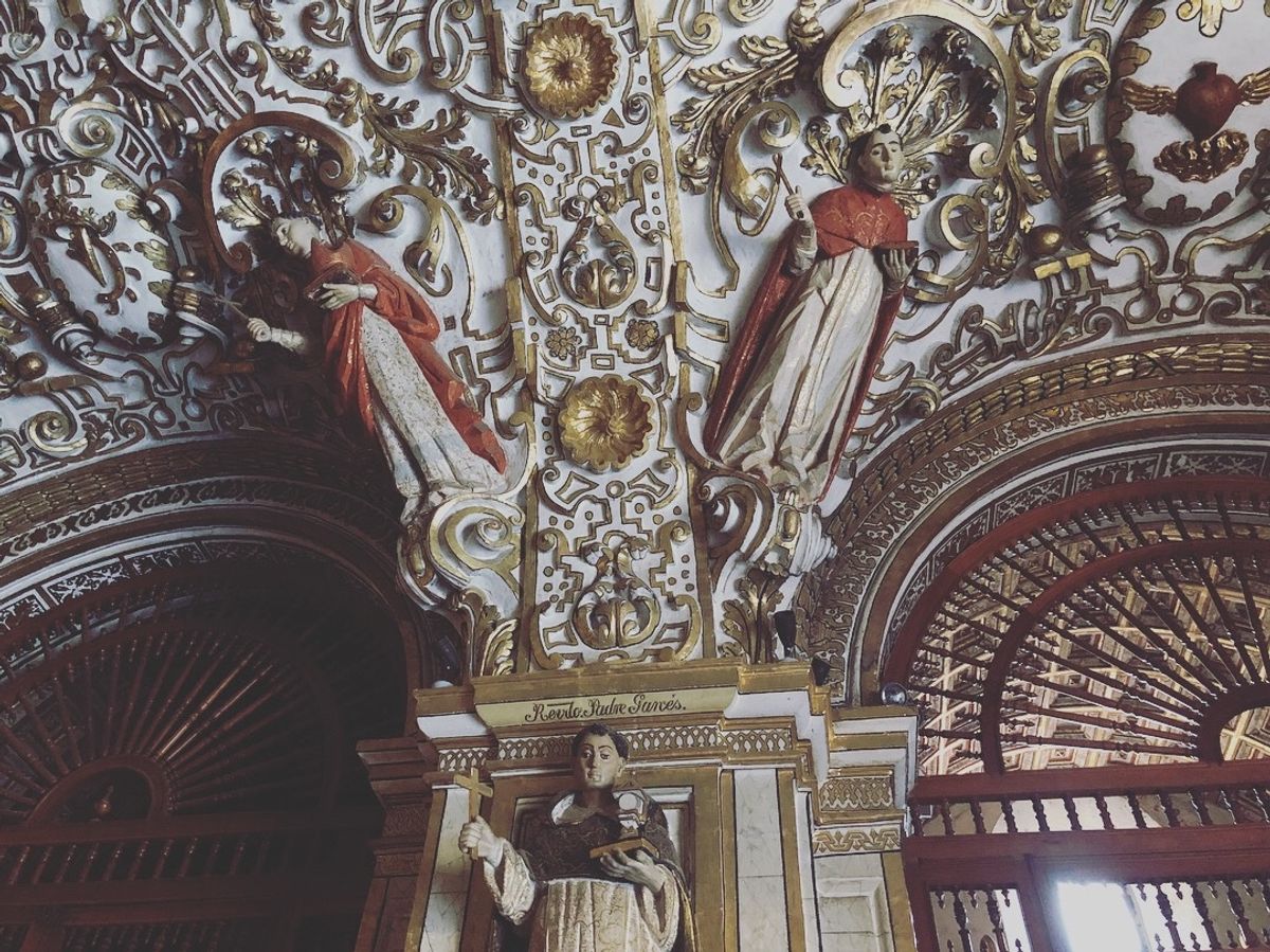 サント・ドミゴ教会

この教会の横には小さな市場が広がっていて、可愛い人形...