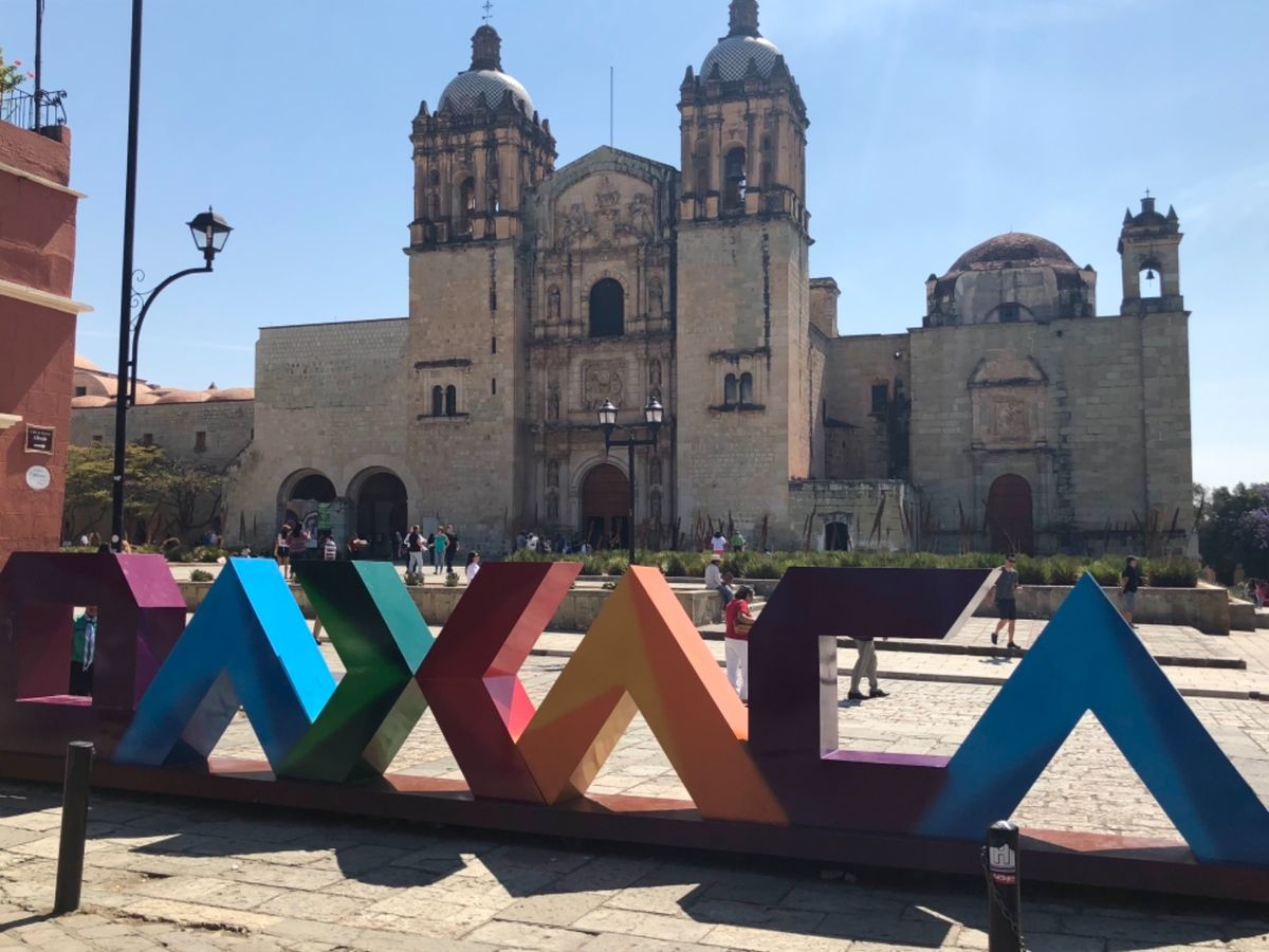 サント・ドミゴ教会

この教会の横には小さな市場が広がっていて、可愛い人形...