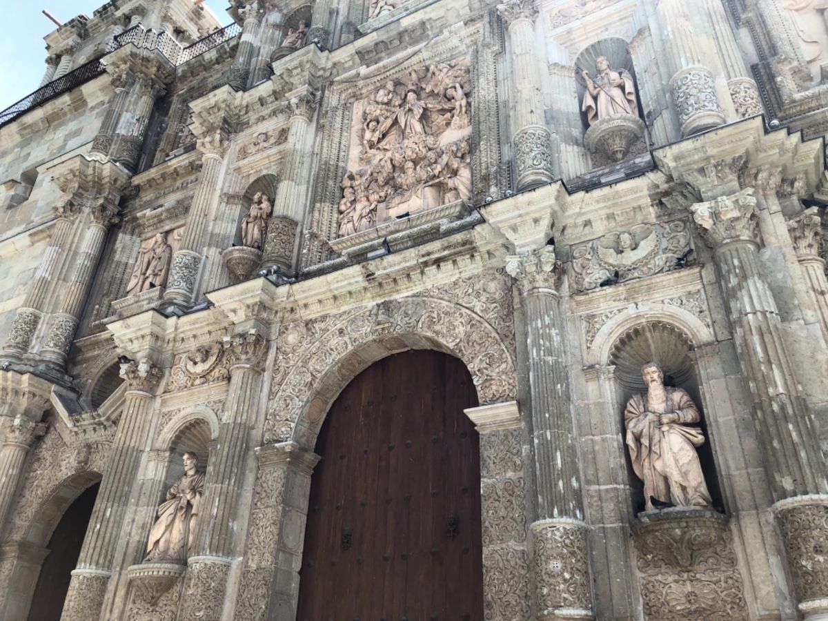 Catedral de Oaxaca

カテドラルの前で売られてる大量の風...