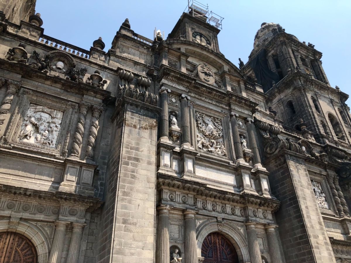 メトロポリタン大聖堂

さすがメキシコシティ中心にある大聖堂
圧巻の存在感