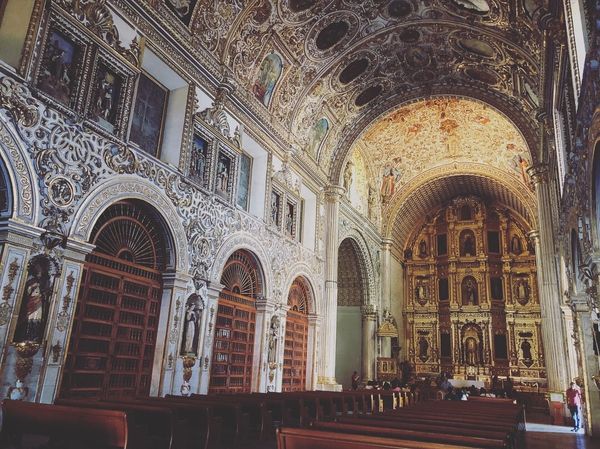 メキシコ・メキシコシティ「憧れのオアハカへ！」の写真：サント・ドミゴ教会
中も美しい教会だった！