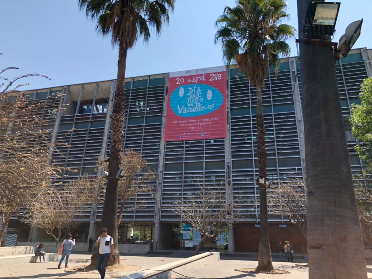 ヴァスコンセロス図書館に行ってみたかったんだけど
残念ながら休業だった😭
...