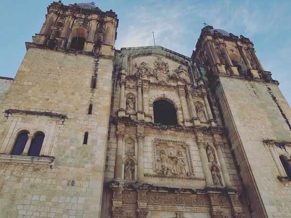 メキシコ・メキシコシティ「憧れのオアハカへ！」の写真：サント・ドミゴ教会

この教会の横には小...