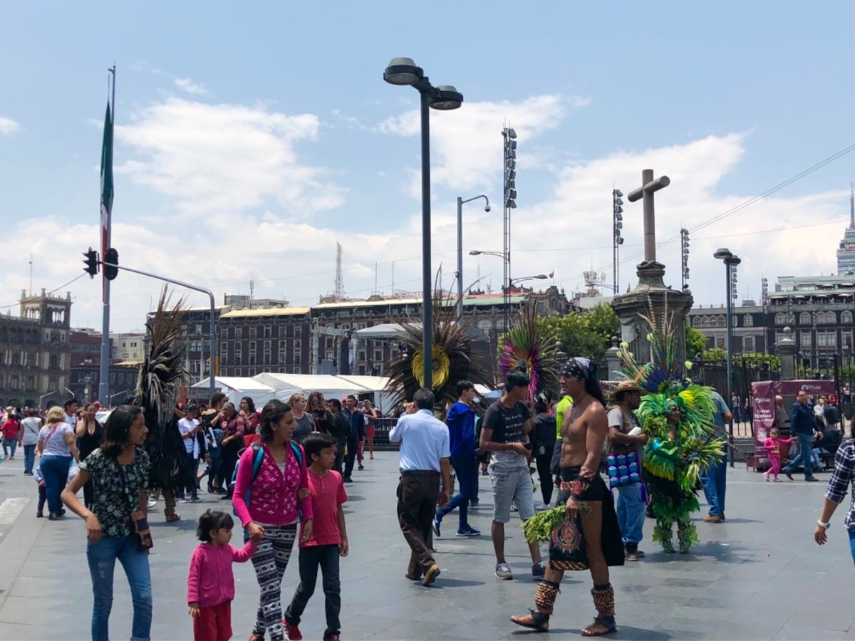 ソカロ周辺を街歩き
ソカロは観光客で溢れてるけど
実はそこから何本か北の通...