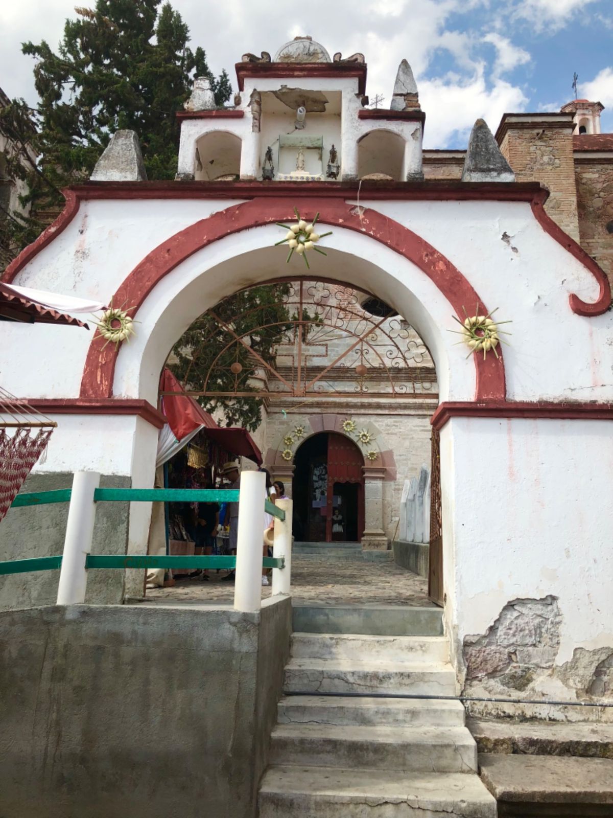 ミトラの教会の様子