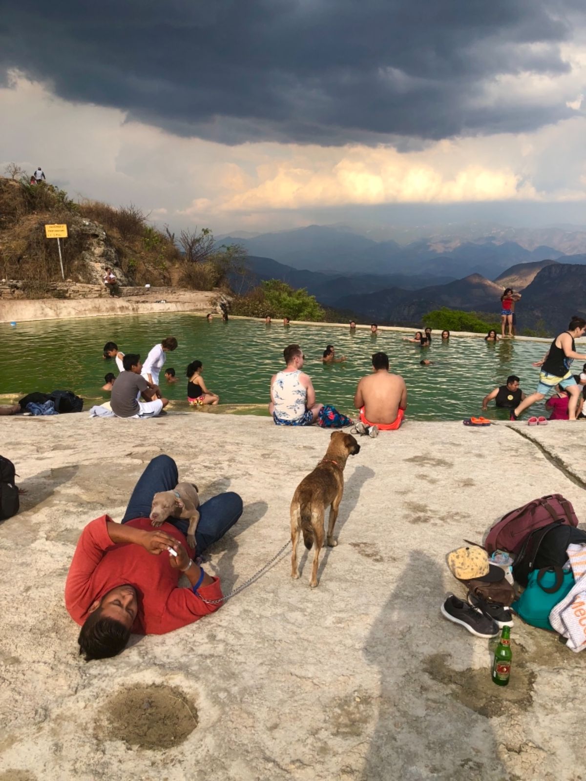 イエルベ・エル・アグア
山の上にある天然のプール

観光客や地元の人がたく...