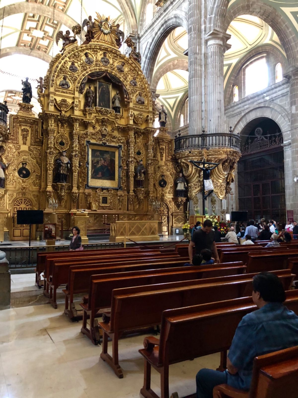 メトロポリタン大聖堂

さすがメキシコシティ中心にある大聖堂
圧巻の存在感